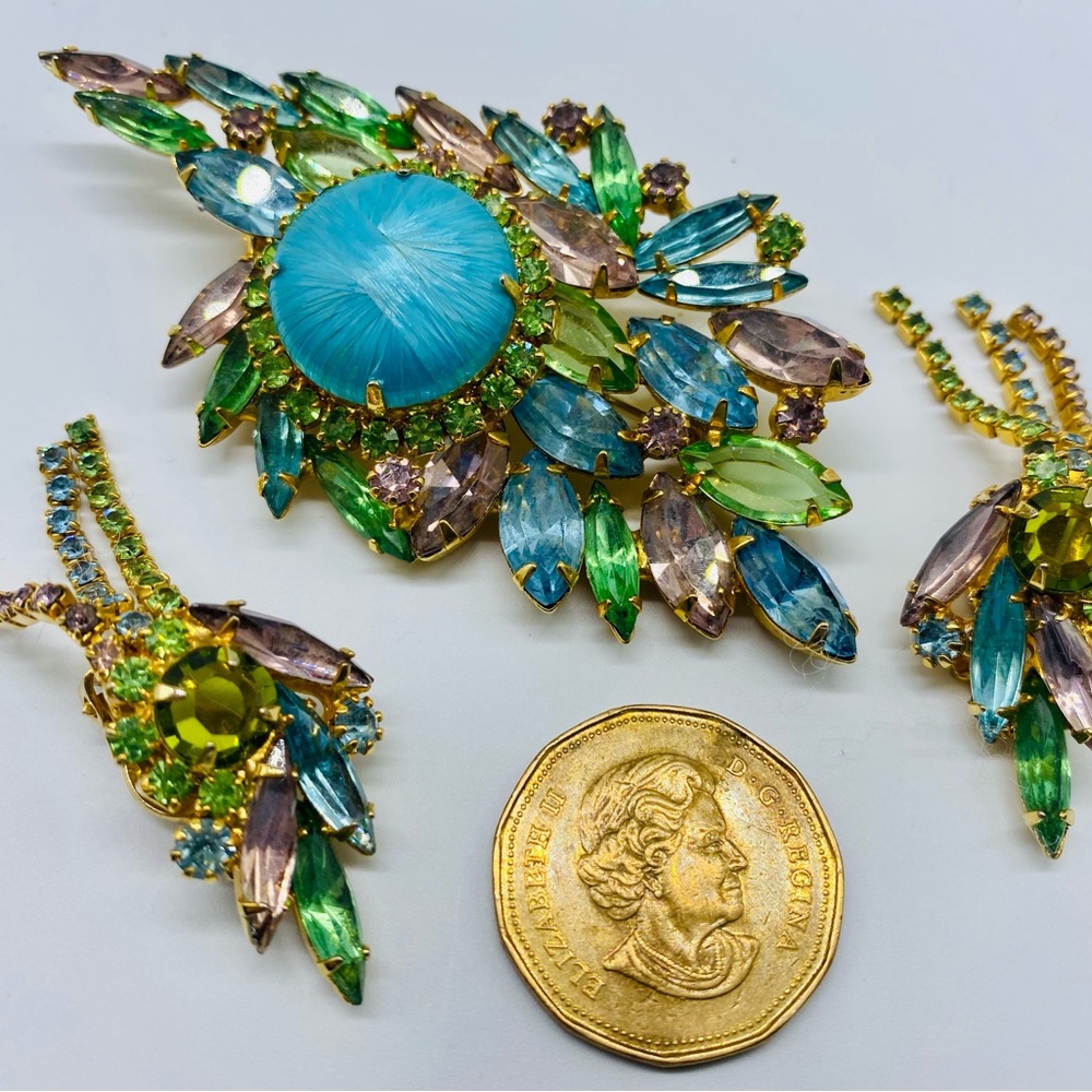 Verified D & E Julianna Large Brooch and Earrings